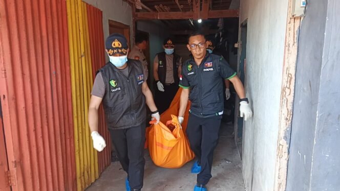 
					Sopir Ekspedisi Ditemukan Tewas di Kamar Kos di Makassar, Polisi Temukan Cangkul Bercak Darah