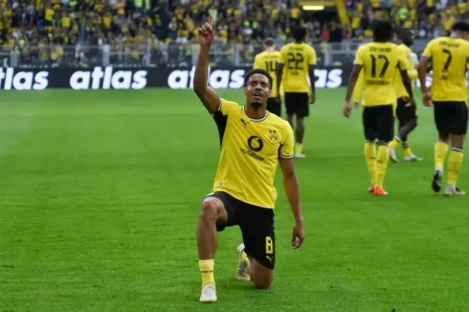 
					Borussia Dortmund Tundukkan Paderborn 3-0, Felix Nmecha Cetak Brace Spektakuler