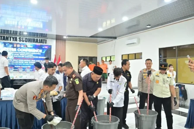 
					Polres Bengkalis Musnahkan Narkoba Senilai Rp80 Miliar, Selamatkan Ratusan Ribu Jiwa