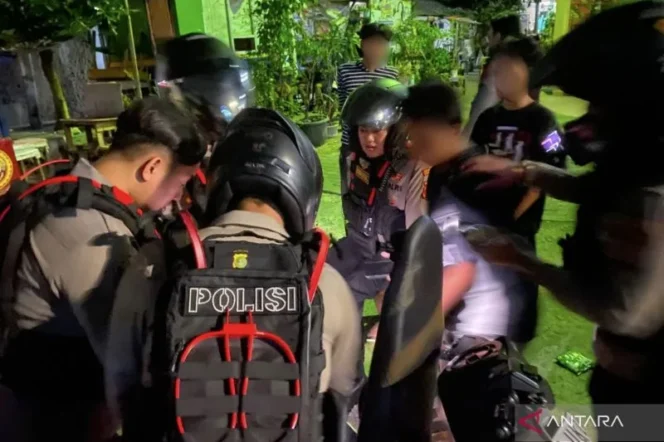 
					Patroli Presisi di Tanjung Priok, Empat Remaja Ditangkap Karena Bawa 13 Paket Ganja