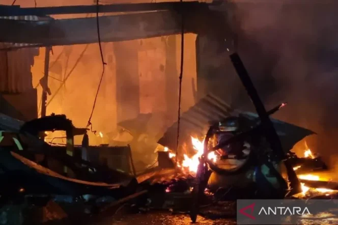 
					Kebakaran di Kebayoran Lama Hanguskan 18 Rumah, Kerugian Ditaksir Rp1,2 Miliar