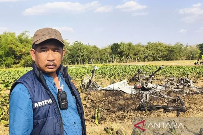 
					Pesawat Latih Jenis Sky Ranger Jatuh dan Terbakar di Persawahan Blora