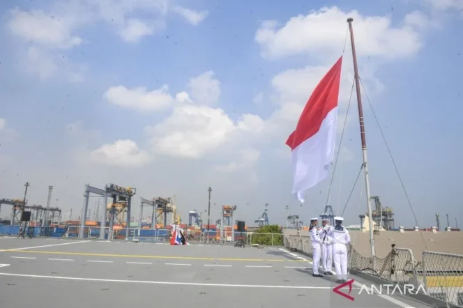 
					Rangkuman Berita Politik Nasional: Dari Pengibaran Bendera KRI Sriwijaya-100 hingga Temuan Lapas