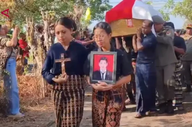 
					Jenazah ASN Korban Penembakan KKB di Papua Tiba di Kampung Halaman Sikka