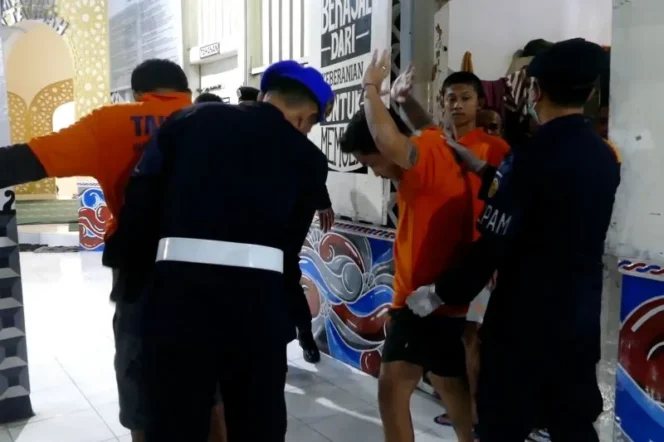 
					Petugas Gabungan Geledah Rutan Temanggung untuk Antisipasi Barang Terlarang