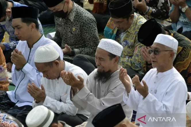 
					Umat Islam di Lampung Gelar Shalat Istisqa Berdoa untuk Akhir Musibah Nasional