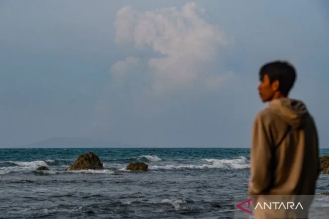 
					Waspada Bahaya Abu Vulkanik, Dokter Ingatkan Larangan Mengucek Mata Jika Terpapar