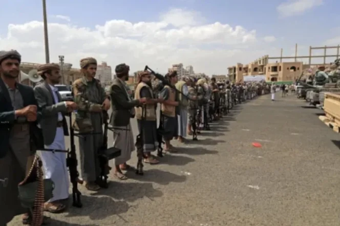
					Milisi Houthi dan Pasukan Pro-Pemerintah Yaman Terlibat Pertempuran Sengit Rebutkan Dua Benteng Utama