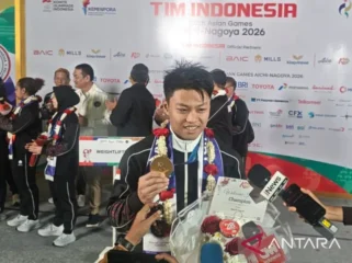 Lifter Rahmat Erwin Abdullah Persembahkan Medali Emas Asian Games untuk Keluarga