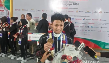 Lifter Rahmat Erwin Abdullah Persembahkan Medali Emas Asian Games untuk Keluarga